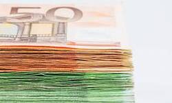 Viele verschiedene Euro Geldscheine. Symbolfoto f?r Reichtum und Geldanlage